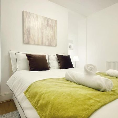 Urban Music Style Townhouse In Swansea City Center Exterior photo