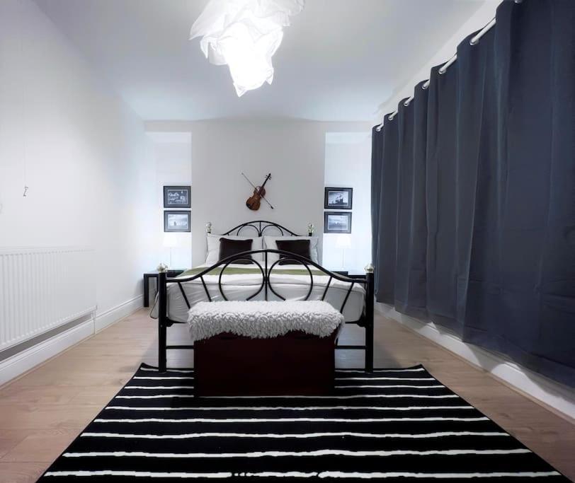 Urban Music Style Townhouse In Swansea City Center Exterior photo